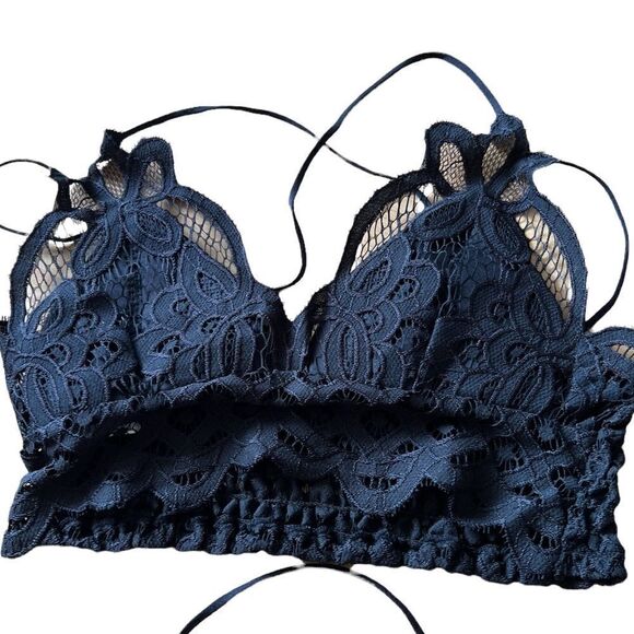 Eyelet Lace Cami bralette - Picture 5 of 10